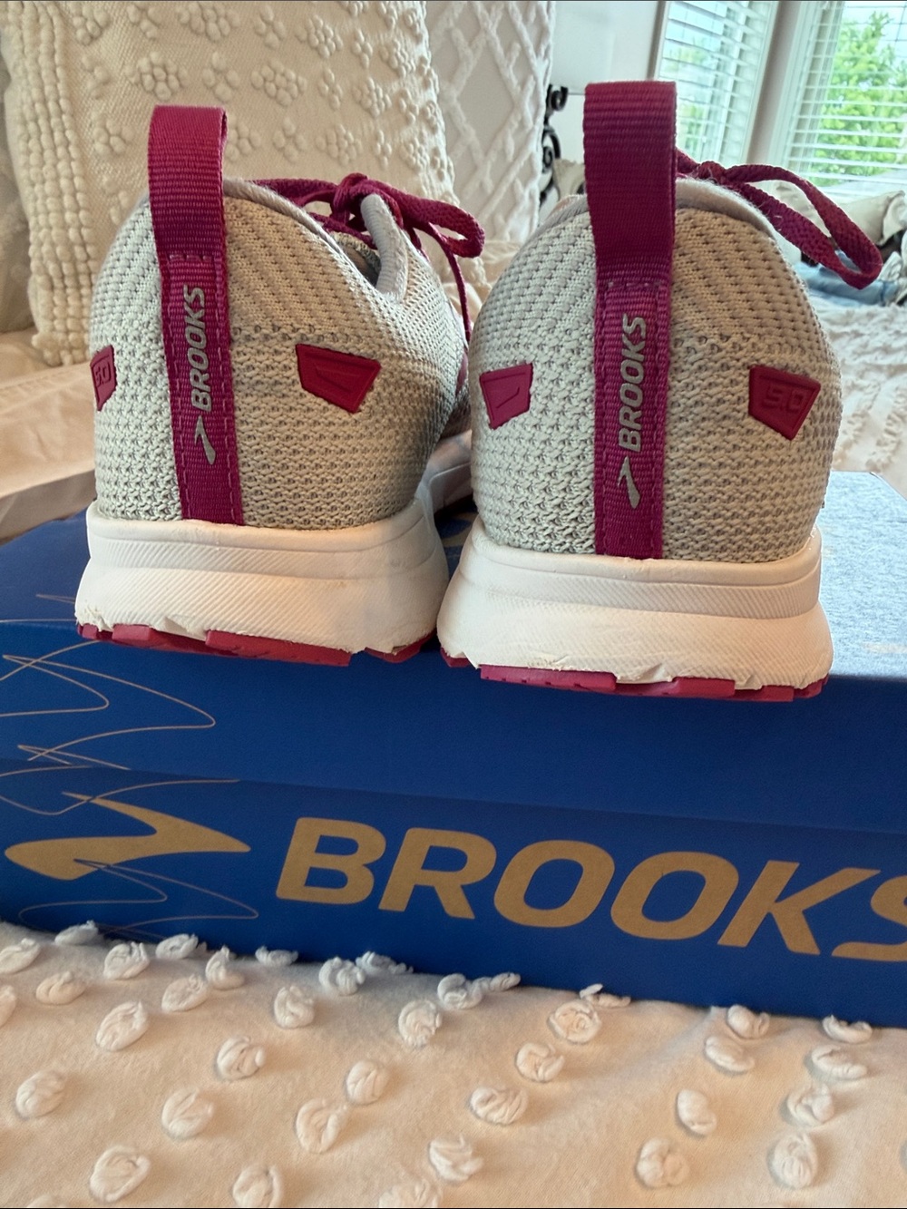 Brooks Revel 5 women’s athletic shoes, magenta, gray, and white sz 9 - Picture 6 of 10